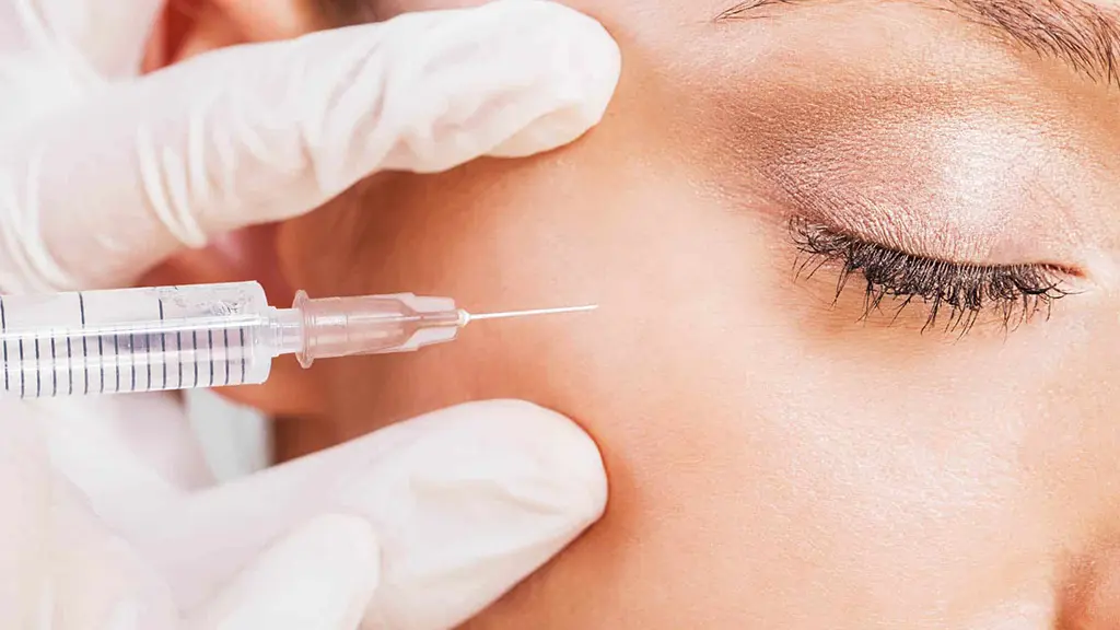 مراحل تزریق چربی زیر چشم