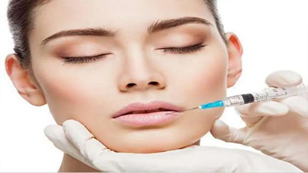 تزریق چربی به لب توسط دکتر