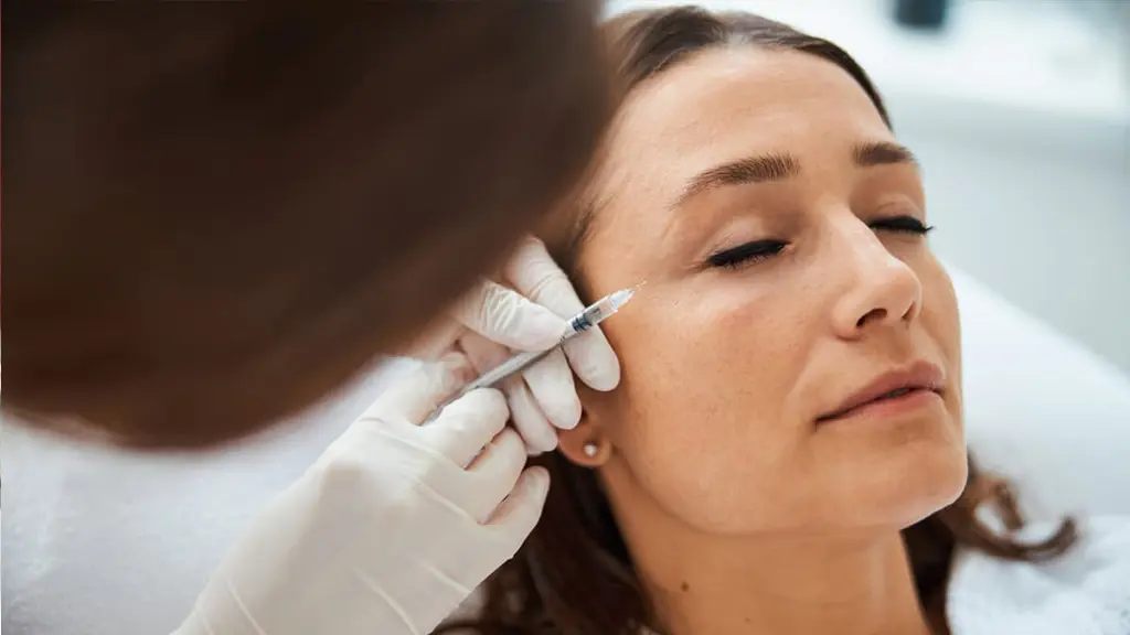 تزریق بوتاکس پنجه کلاغی