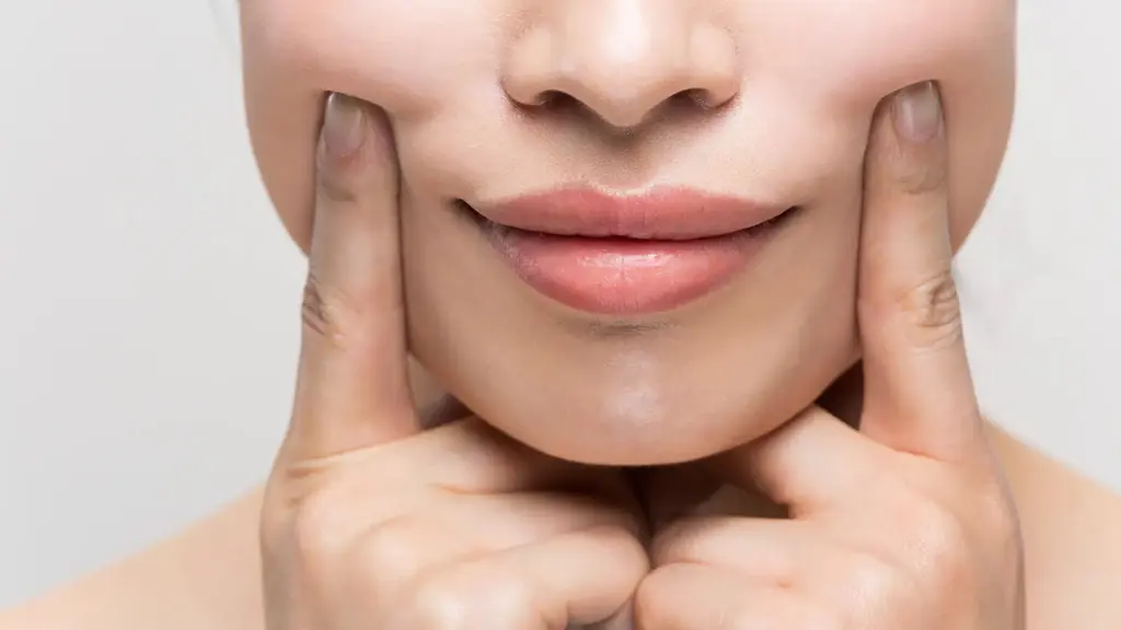 هزینه تزریق فیلر خط خنده و نشان دادن بخش خط خنده در صورت