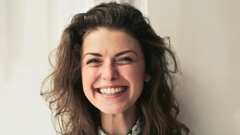 تزریق فیلر خط خنده چگونه انجام میشود؟