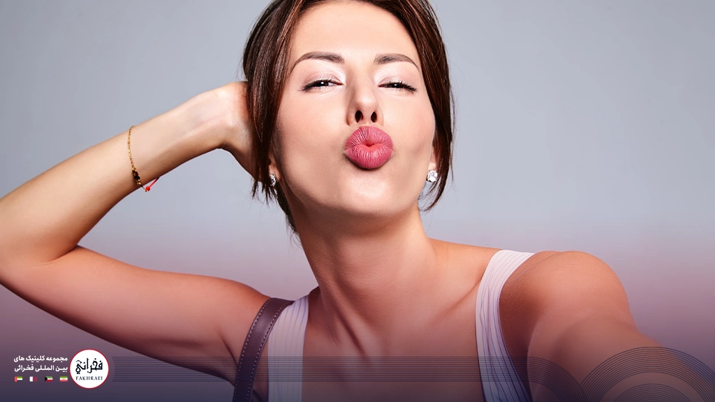 تزریق ژل لب مدل قلوهای-خانمی با لب های غنچه