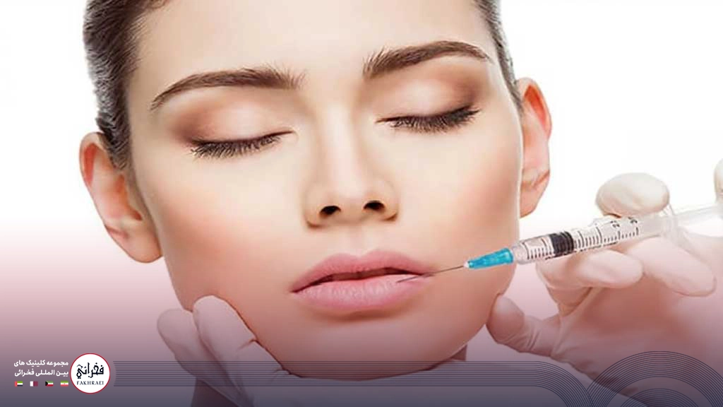 تزریق ژل لب عروسکی -در حال تزریق ژل