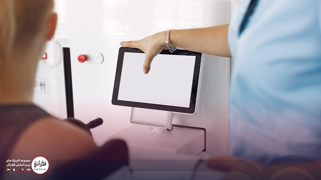 زنی در حال استفاده از دستگاه بادی آنالیز