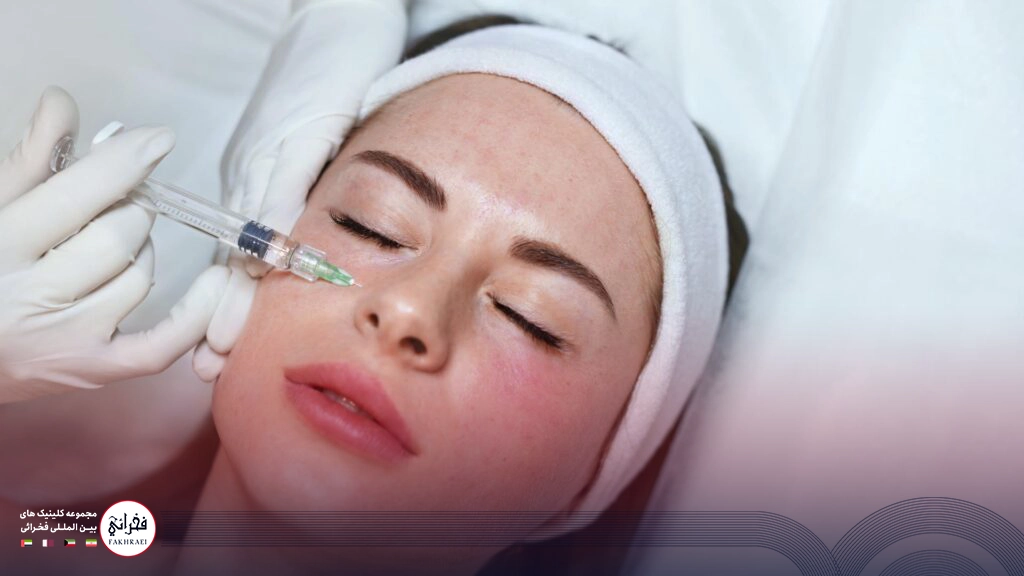 آمپول جوانسازی پوست -در حال تزریق به صورت