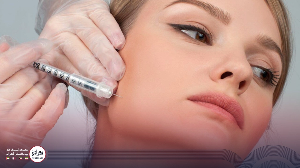 آمپول جوانسازی پوست -در حال تزریق به صورت