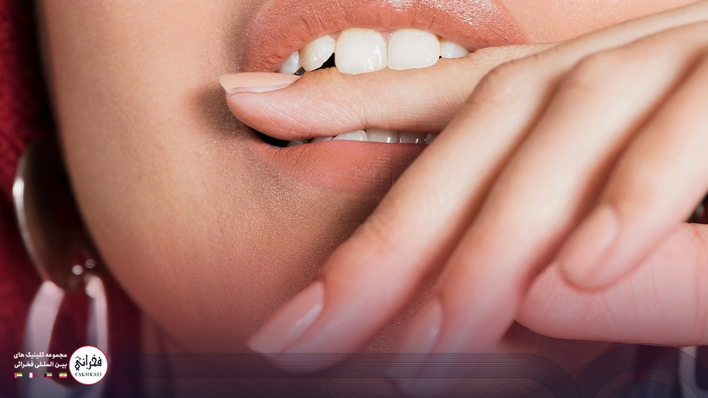 خشکی لب بعد از تزریق ژل-نمایی از گاز گرفت انگشت