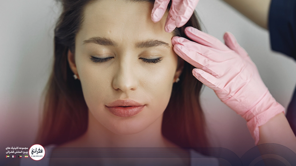 بوتاکس ابرو خانمی با چشمان بسته