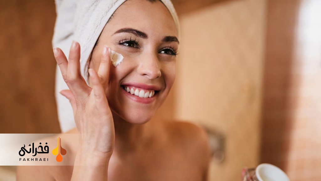  از بین بردن لک صورت با خمیردندان در خانه 